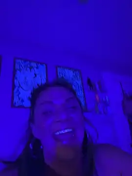 Snapshot of milkandhoneyy chatting on April 18, 2026, 3:31 am milkandhoneyy online show from April 18, 2026, 3:31 am