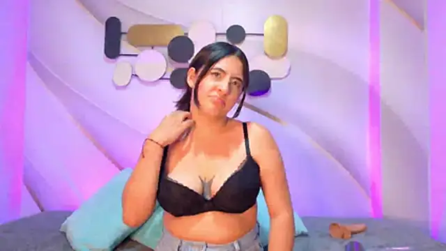 Maggiee 1 online show from June 17, 2026, 7:24 pm