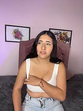 Snapshot of Maggiee_1 chatting on May 11, 2026, 7:11 pm Maggiee 1 online show from May 11, 2026, 7:11 pm