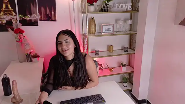 Snapshot of Maggiee_1 chatting on June 4, 2026, 7:51 pm Maggiee 1 online show from June 4, 2026, 7:51 pm
