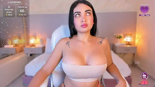 SofiaThonsonn online show from June 12, 2026, 8:50 pm