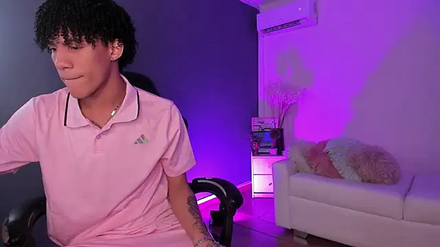 Snapshot of NoahBull19 chatting on July 22, 2026, 1:40 am NoahBull19 online show from July 22, 2026, 1:40 am