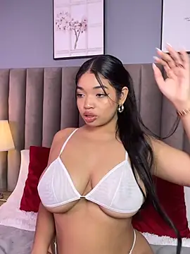 Snapshot of LilyFoox chatting on May 1, 2026, 12:43 pm LilyFoox online show from May 1, 2026, 12:43 pm
