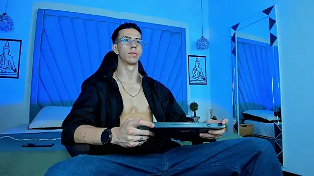 OliverThompsonJS online show from July 31, 2026, 3:17 am