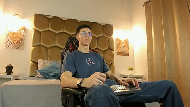 OliverThompsonJS online show from July 1, 2026, 5:52 am