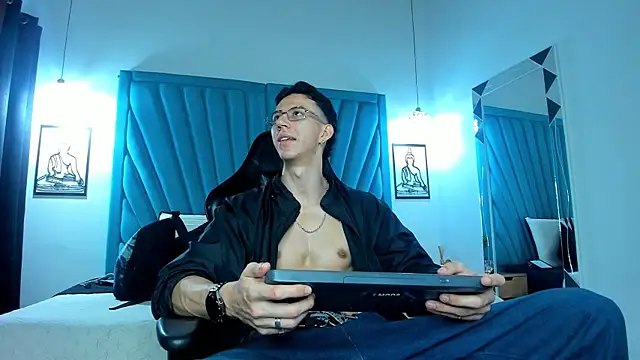 OliverThompsonJS online show from July 23, 2026, 1:52 am