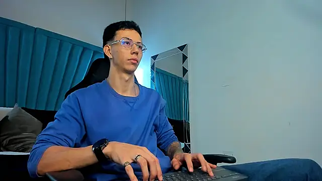 OliverThompsonJS online show from July 2, 2026, 5:24 am