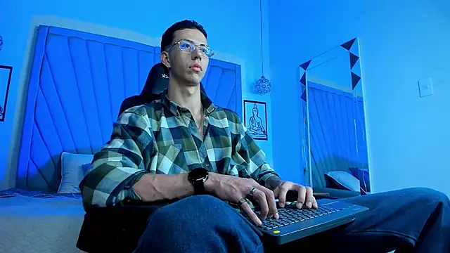OliverThompsonJS online show from June 26, 2026, 5:13 am