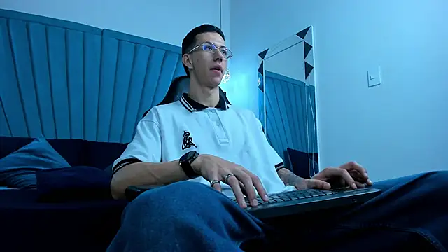 OliverThompsonJS online show from June 13, 2026, 3:37 am