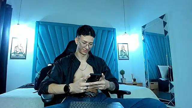 OliverThompsonJS online show from July 23, 2026, 1:58 am