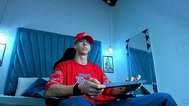 OliverThompsonJS online show from June 20, 2026, 5:23 am