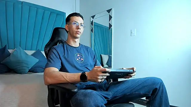 OliverThompsonJS online show from June 24, 2026, 5:28 am