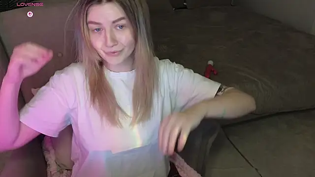 TonyaMeow online show from May 13, 2026, 1:23 am