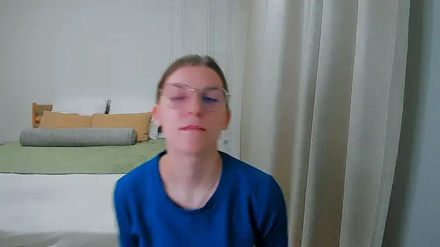 Snapshot of AnnaThorne chatting on May 5, 2026, 4:37 am AnnaThorne online show from May 5, 2026, 4:37 am