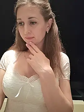 Snapshot of irresistibelle chatting on July 15, 2026, 7:32 pm irresistibelle online show from July 15, 2026, 7:32 pm