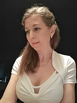 Snapshot of irresistibelle chatting on July 4, 2026, 6:45 pm irresistibelle online show from July 4, 2026, 6:45 pm