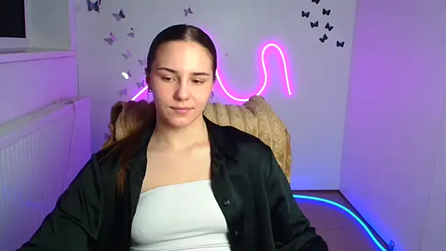 Snapshot of Kyara_ra chatting on May 5, 2026, 5:32 am Kyara ra online show from May 5, 2026, 5:32 am