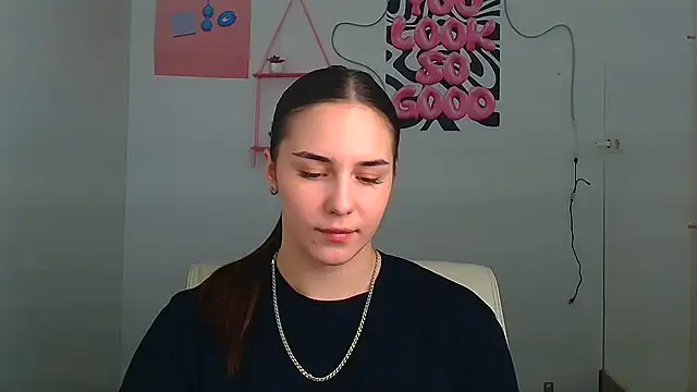 Snapshot of Kyara_ra chatting on June 18, 2026, 5:28 am Kyara ra online show from June 18, 2026, 5:28 am