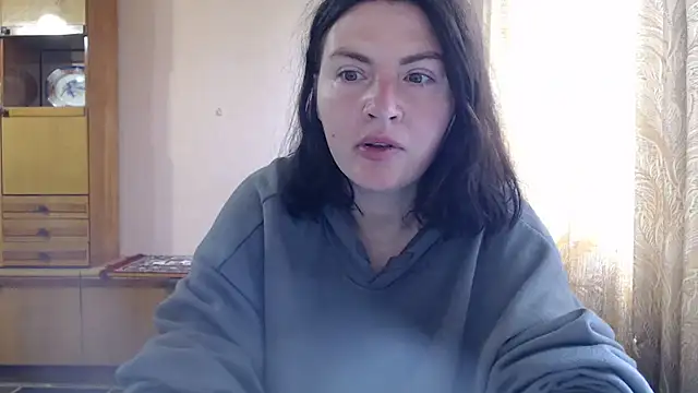 Snapshot of AlinaxJames chatting on May 14, 2026, 8:44 am AlinaxJames online show from May 14, 2026, 8:44 am