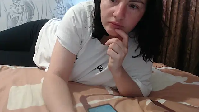 Snapshot of AlinaxJames chatting on May 17, 2026, 8:25 am AlinaxJames online show from May 17, 2026, 8:25 am