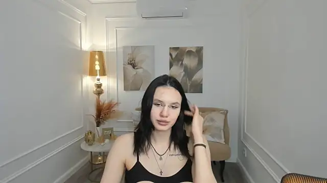 AlicePertim online show from May 6, 2026, 6:12 pm