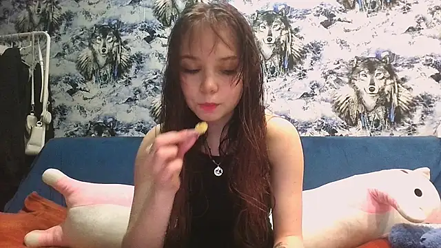 Snapshot of Princess_Mira chatting on June 7, 2026, 5:40 pm Princess Mira online show from June 7, 2026, 5:40 pm