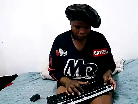 Snapshot of Sexydarkladyxx chatting on April 25, 2026, 8:17 am Sexydarkladyxx online show from April 25, 2026, 8:17 am