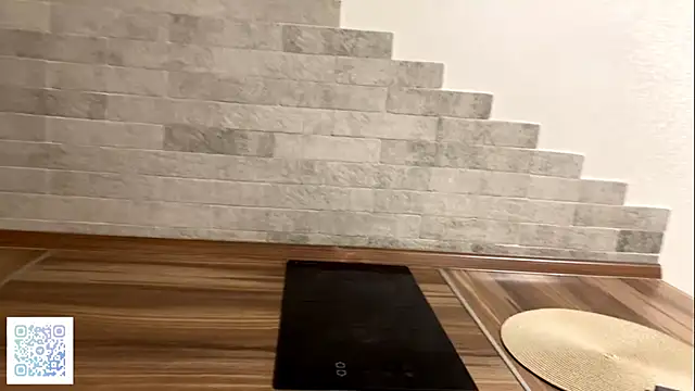 AlmaMitchell online show from April 22, 2026, 5:09 pm