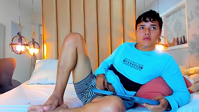 LianCarter  online show from April 20, 2026, 4:15 am