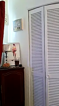 Snapshot of TooCutee chatting on June 2, 2026, 1:05 am TooCutee online show from June 2, 2026, 1:05 am