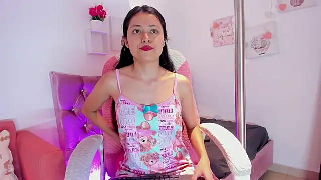 Andrea Robles online show from April 18, 2026, 5:48 pm