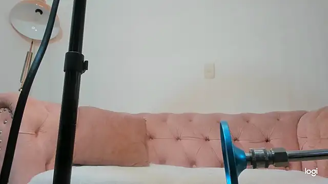 Melaniie Hill online show from May 20, 2026, 3:53 pm