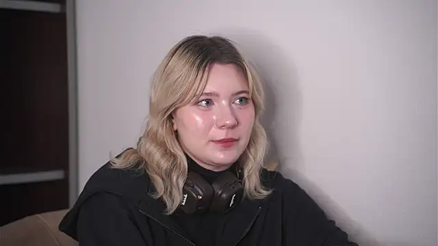 VennieLippe online show from April 24, 2026, 9:11 am