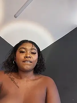 Chloe LaurentXXX online show from May 27, 2026, 7:32 pm