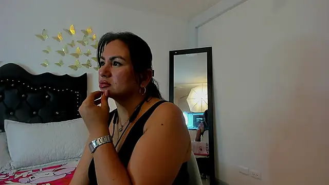 victoriacg online show from April 23, 2026, 5:58 pm