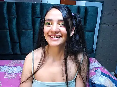 salamandracl202 online show from April 24, 2026, 4:03 am