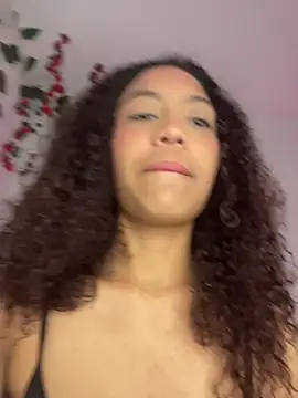Snapshot of Daphnne_Curly chatting on May 16, 2026, 3:38 am Daphnne Curly online show from May 16, 2026, 3:38 am