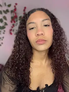 Snapshot of Daphnne_Curly chatting on May 10, 2026, 1:31 am Daphnne Curly online show from May 10, 2026, 1:31 am