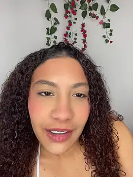 Snapshot of Daphnne_Curly chatting on May 15, 2026, 2:31 am Daphnne Curly online show from May 15, 2026, 2:31 am