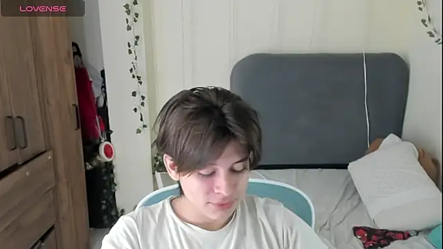 Snapshot of Felixzyn chatting on May 24, 2026, 7:14 pm Felixzyn online show from May 24, 2026, 7:14 pm