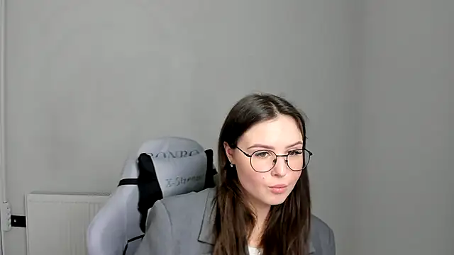 Snapshot of Regina_cute_ chatting on May 4, 2026, 10:51 am Regina cute online show from May 4, 2026, 10:51 am