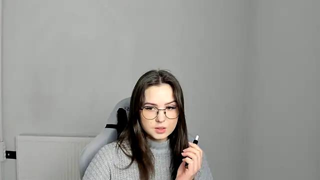 Snapshot of Regina_cute_ chatting on April 27, 2026, 11:19 am Regina cute online show from April 27, 2026, 11:19 am