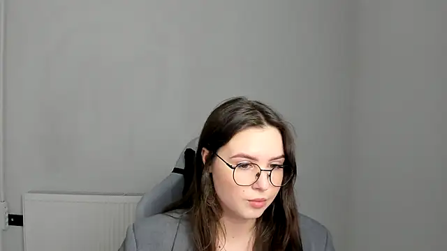 Snapshot of Regina_cute_ chatting on May 13, 2026, 11:17 am Regina cute online show from May 13, 2026, 11:17 am