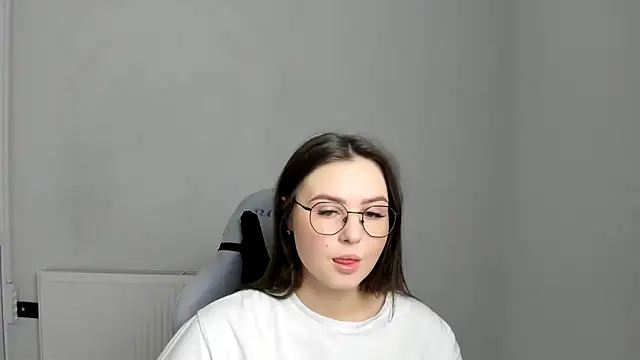Snapshot of Regina_cute_ chatting on May 8, 2026, 11:14 am Regina cute online show from May 8, 2026, 11:14 am