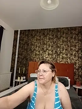 Snapshot of I_amVeronicle chatting on May 23, 2026, 8:19 pm I amVeronicle online show from May 23, 2026, 8:19 pm