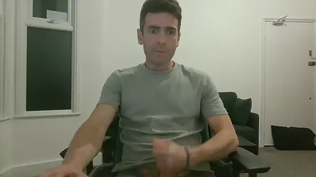 Snapshot of frenchbdmaninlondon chatting on April 29, 2026, 9:10 pm frenchbdmaninlondon online show from April 29, 2026, 9:10 pm