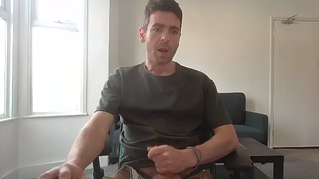 Snapshot of frenchbdmaninlondon chatting on April 26, 2026, 10:45 am frenchbdmaninlondon online show from April 26, 2026, 10:45 am