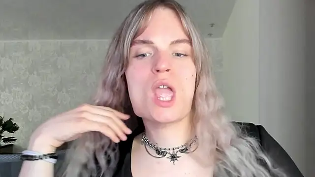 milliKira006 online show from April 24, 2026, 1:57 pm