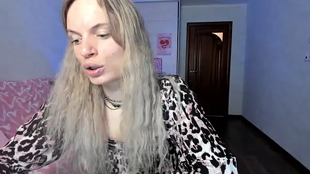 Snapshot of milliKira006 chatting on May 11, 2026, 2:45 pm milliKira006 online show from May 11, 2026, 2:45 pm