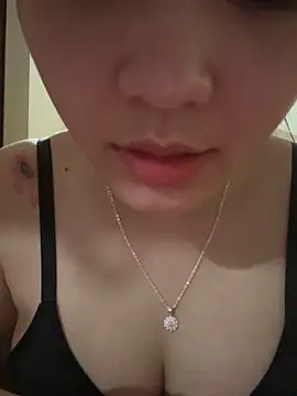 Snapshot of Yumiara chatting on May 27, 2026, 3:19 pm Yumiara online show from May 27, 2026, 3:19 pm
